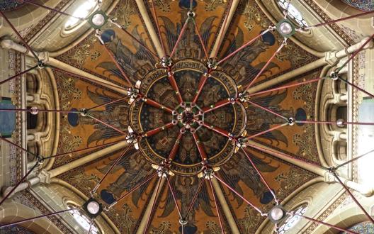 Kirchenkuppel mit Aufhängung des Radleuchters, Deckengewölbe,  in der Vierung aufgehängten Radleuchter nach staufischem Vorbilder. Ex-Bild-DB-ID: 27090