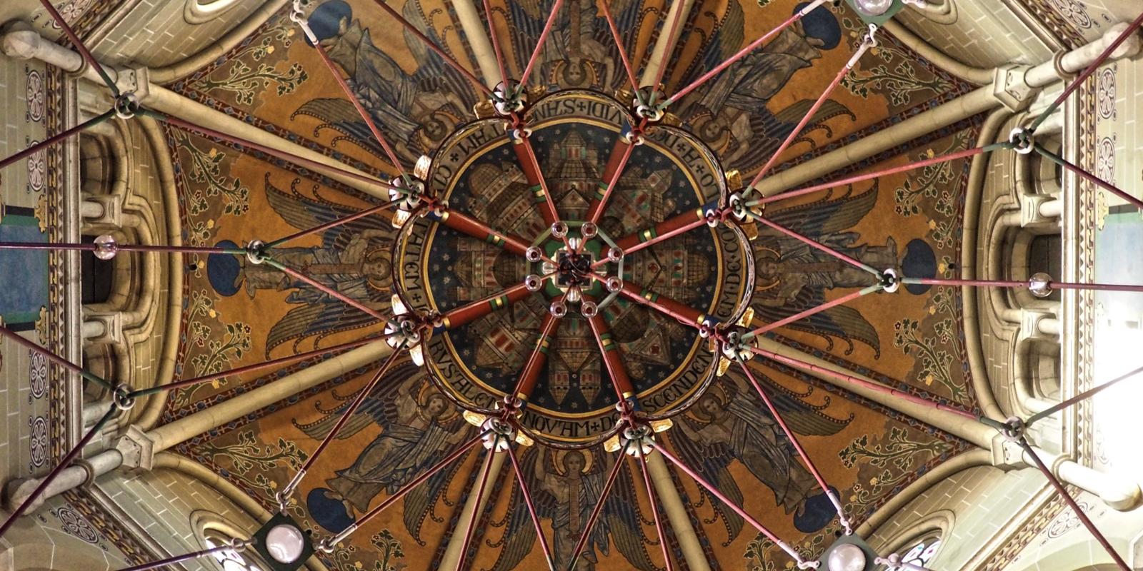 Kirchenkuppel mit Aufhängung des Radleuchters, Deckengewölbe,  in der Vierung aufgehängten Radleuchter nach staufischem Vorbilder. Ex-Bild-DB-ID: 27090